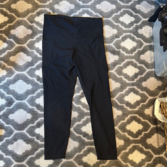 Old Navy Black High-Rise Leggings - Picture 1 of 2